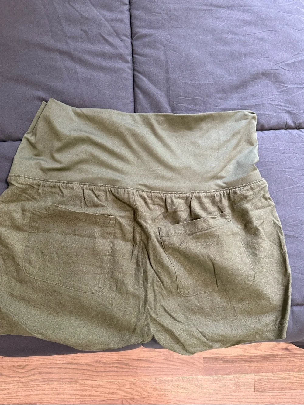 Old Navy Olive Green Women’s Maternity Shorts